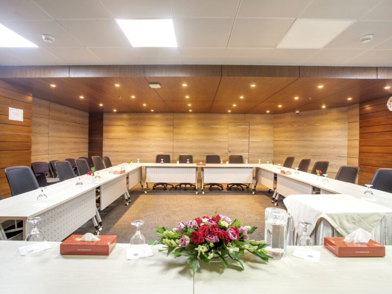 Meeting space in Mohakhali equipped for training and presentations