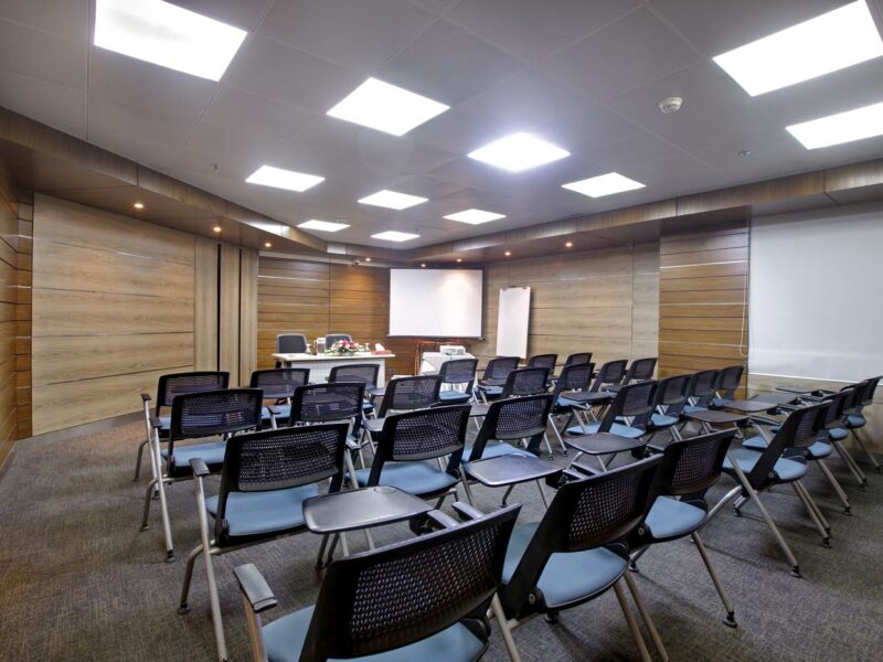 Meeting space in Mohakhali equipped for training and presentations