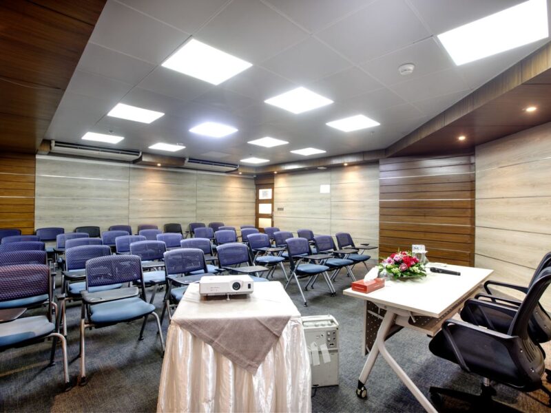 Meeting space in Mohakhali equipped for training and presentations